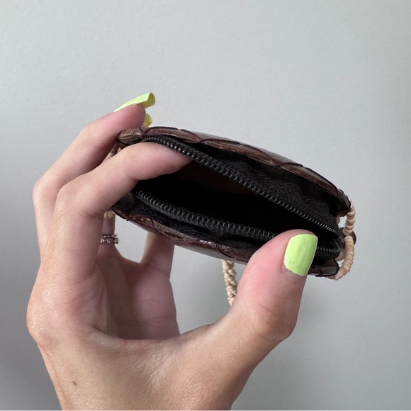 Coconut Shell Painted Hibiscus Flower Small Bag Philippines Handcrafted Handmade - Picture 4 of 4